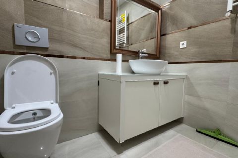 ÇİFTLİKKÖY'DE PRESTİJLİ SİTE İÇİNDE KOMPLE EŞYALI SOSYAL ALANLI GENİŞ 1+1