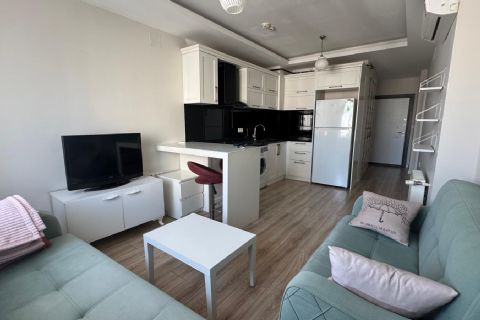 ÇİFTLİKKÖY'DE PRESTİJLİ SİTE İÇİNDE KOMPLE EŞYALI SOSYAL ALANLI GENİŞ 1+1