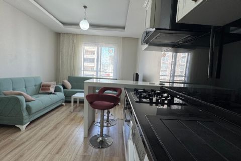ÇİFTLİKKÖY'DE PRESTİJLİ SİTE İÇİNDE KOMPLE EŞYALI SOSYAL ALANLI GENİŞ 1+1