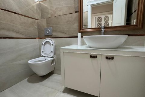 ÇİFTLİKKÖY'DE PRESTİJLİ SİTE İÇİNDE KOMPLE EŞYALI SOSYAL ALANLI GENİŞ 1+1