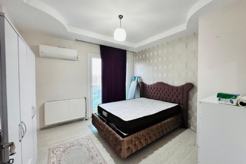 ÇİFTLİKKÖY'DE SİTE İÇİ YÜKSEK KAT GENİŞ BALKONLU EŞYALI 1+1