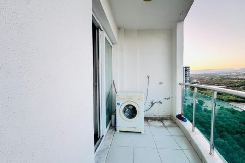 ÇİFTLİKKÖY'DE SİTE İÇİ YÜKSEK KAT GENİŞ BALKONLU EŞYALI 1+1