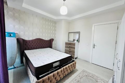 ÇİFTLİKKÖY'DE SİTE İÇİ YÜKSEK KAT GENİŞ BALKONLU EŞYALI 1+1