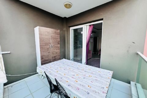 ÇİFTLİKKÖY'DE SİTE İÇİ YÜKSEK KAT GENİŞ BALKONLU EŞYALI 1+1