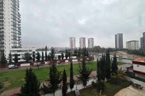 FUAT MOREL'DE 3.ÇEVREYOLU HİZASINDA TEK BLOK CEPHELERİ AÇIK 2+1