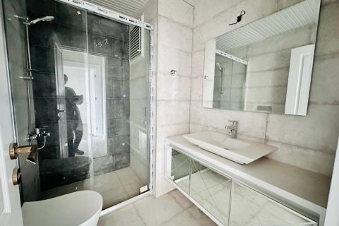 KARİZMA'DAN AQUA PARKLI SİTE İÇİNDE DENİZ GÖREN 3+1