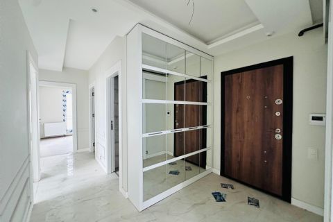 KARİZMA'DAN AQUA PARKLI SİTE İÇİNDE DENİZ GÖREN 3+1