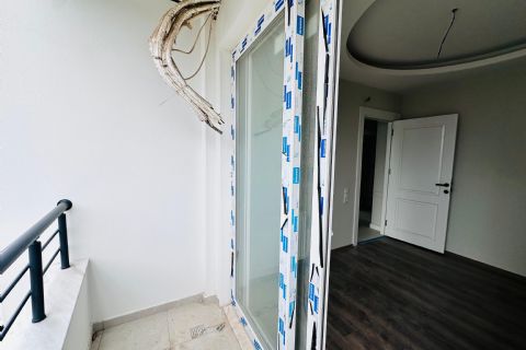 KARİZMA'DAN AQUA PARKLI SİTE İÇİNDE DENİZ GÖREN 3+1