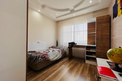 KARİZMA'DAN ESKİ MEZİTLİDE HAVUZLU TARZ 3+1 DAİRE