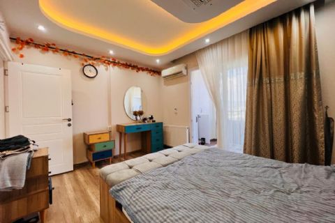 KARİZMA'DAN ESKİ MEZİTLİDE HAVUZLU TARZ 3+1 DAİRE