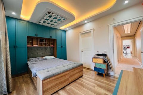 KARİZMA'DAN ESKİ MEZİTLİDE HAVUZLU TARZ 3+1 DAİRE