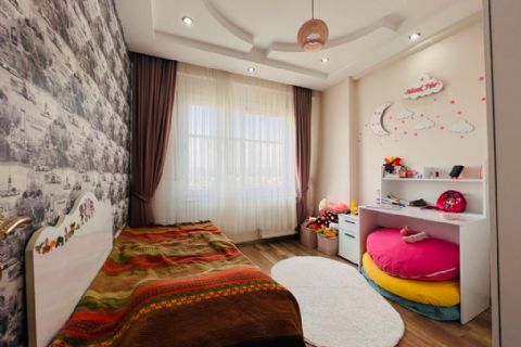 KARİZMA'DAN ESKİ MEZİTLİDE HAVUZLU TARZ 3+1 DAİRE