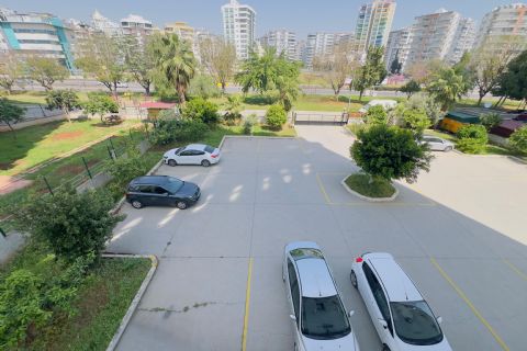 KARİZMA'DAN FORUM CİVARI TEK BLOK ARA KAT GENİŞ 4+1