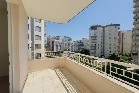 KARİZMA'DAN GMK BULVARINDA SAHİLE YÜRÜME MESAFESİNDE 3+1