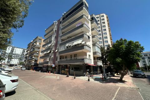 KARİZMA'DAN GMK BULVARINDA SAHİLE YÜRÜME MESAFESİNDE 3+1
