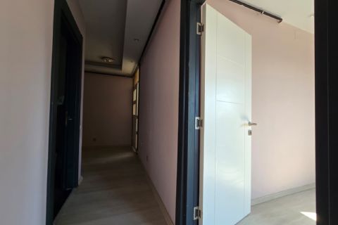 KARİZMA'DAN HAVUZLU 3 CEPHESİ AÇIK EBEVEYN BANYOLU GENİŞ 2+1