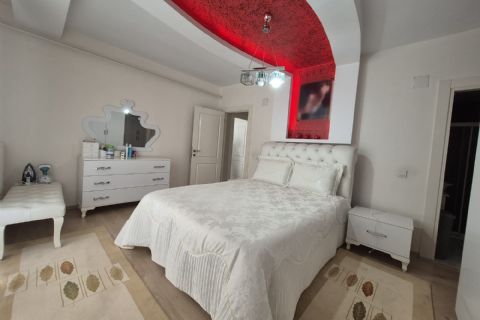 KARİZMA'DAN HAVUZLU JENERATÖRLÜ 4+1