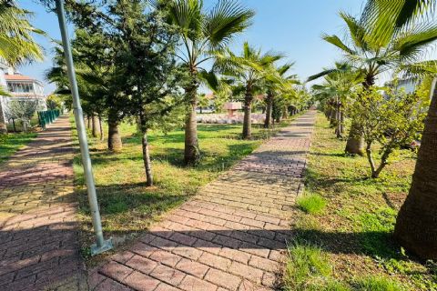 KARİZMA'DAN HAVUZLU SİTE İÇERİSİNDE 1000 M2 BAĞIMSIZ VİLLA