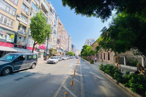 KARİZMA'DAN İSTİKLAL CADDESİNE CEPHELİ MERKEZİ KONUMDA 2+1 OFİS