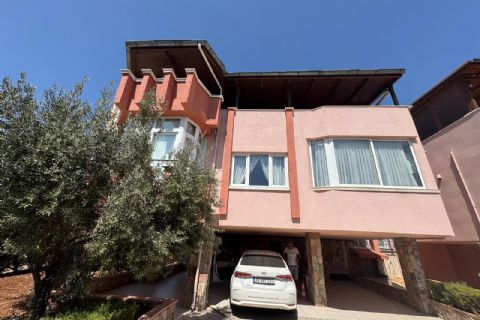 KARİZMA'DAN KOCAVİLAYETTE ELİT SİTE İÇİ MASRAFSIZ TRİPLEKS VİLLA