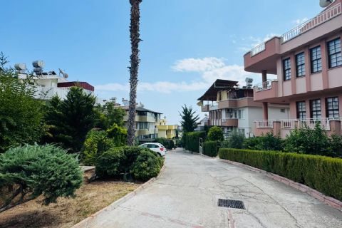 KARİZMA'DAN KUYULUKTA SİTE İÇERİSİNDE HAVUZLU TRİPLEKS VİLLA