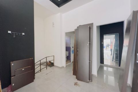 KARİZMA'DAN MENDERES MH DE MERKEZİ YOLA CEPHELİ  DÜKKAN