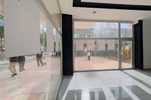 KARİZMA'DAN MENDERES MH DE MERKEZİ YOLA CEPHELİ  DÜKKAN