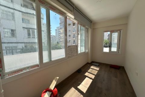 KARİZMA'DAN MENDERES'TE ANAYOLA KOMŞU TERASLI2+1 OFİS