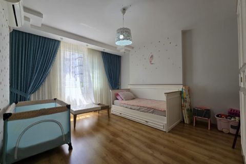 KARİZMA'DAN MENDERESTE SİTE İÇİ KOMBİLİ CAMBALKONLU GENİŞ 3+1
