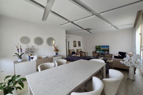 KARİZMA'DAN MENTEŞ'TE LÜKS SİTE İÇİ ARA KAT GENİŞ 4+1