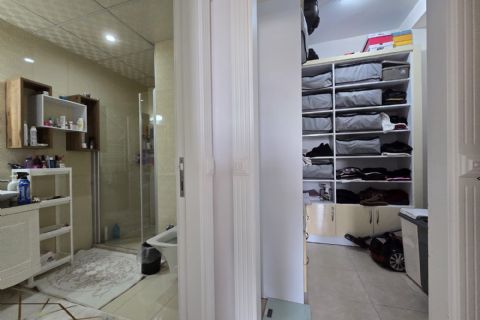 KARİZMA'DAN MENTEŞ'TE LÜKS SİTE İÇİ ARA KAT GENİŞ 4+1