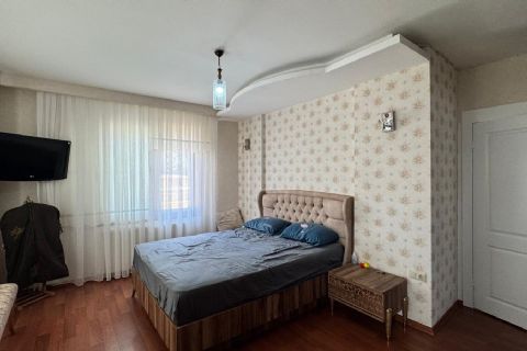 KARİZMA'DAN Merkezi Konumda, Havuzlu ve Teraslı 3+1
