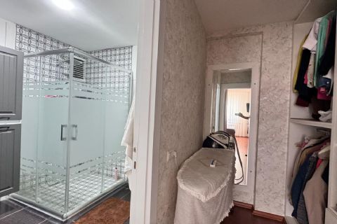 KARİZMA'DAN Merkezi Konumda, Havuzlu ve Teraslı 3+1
