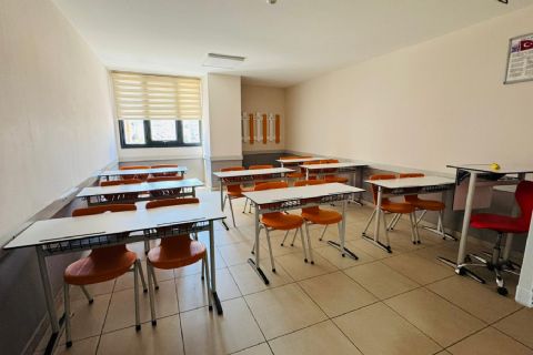 KARİZMA'DAN MERSİNİN MERKEZİNDE KİRACILI OKUL