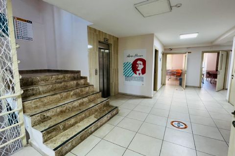 KARİZMA'DAN MERSİNİN MERKEZİNDE KİRACILI OKUL