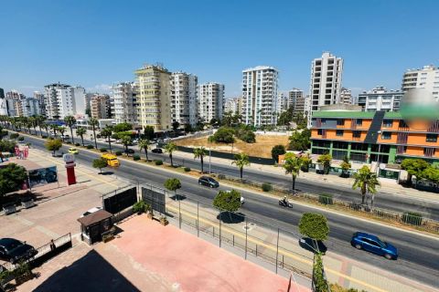KARİZMA'DAN MERSİNİN MERKEZİNDE KİRACILI OKUL