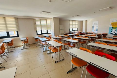 KARİZMA'DAN MERSİNİN MERKEZİNDE KİRACILI OKUL