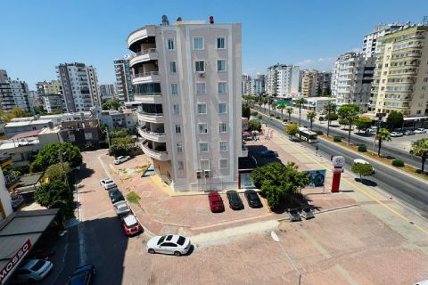 KARİZMA'DAN MERSİNİN MERKEZİNDE KİRACILI OKUL