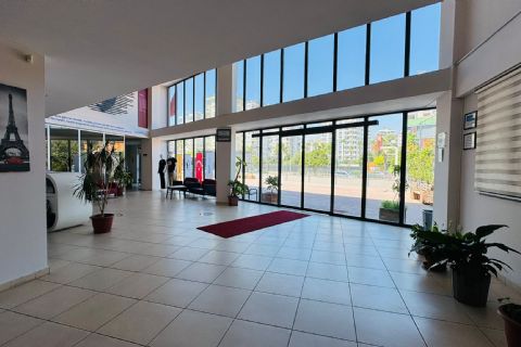 KARİZMA'DAN MERSİNİN MERKEZİNDE KİRACILI OKUL