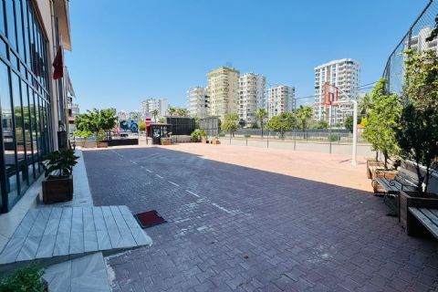 KARİZMA'DAN MERSİNİN MERKEZİNDE KİRACILI OKUL