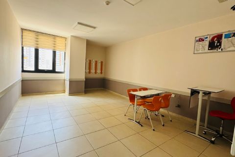 KARİZMA'DAN MERSİNİN MERKEZİNDE KİRACILI OKUL