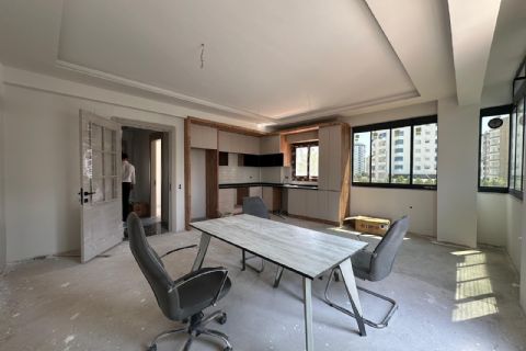 KARİZMA'DAN MEZİTLİ MERKEZ'DE SIFIR HAVUZLU LÜKS 2+1