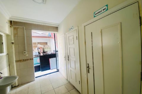 KARİZMA'DAN POZCUNUN GÖBEĞİNDE TABELA DEĞERİ YÜKSEK OFİS