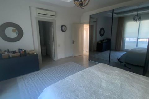 KARİZMADAN PRESTİJLİ SİTEDE YÜZME HAVUZULU VE MERKEZİ KONUMLU LÜKS 3+1