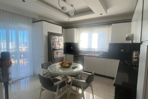 KARİZMADAN PRESTİJLİ SİTEDE YÜZME HAVUZULU VE MERKEZİ KONUMLU LÜKS 3+1