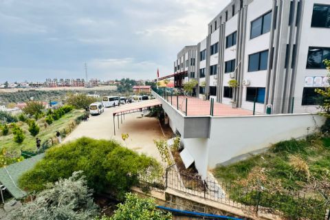 KARİZMA'DAN SİTE İÇERİSİNDE HAVUZLU GENİŞ TERASLI TRİPLEKS VİLLA