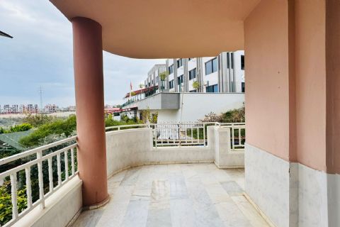 KARİZMA'DAN SİTE İÇERİSİNDE HAVUZLU GENİŞ TERASLI TRİPLEKS VİLLA