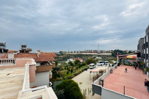 KARİZMA'DAN SİTE İÇERİSİNDE HAVUZLU GENİŞ TERASLI TRİPLEKS VİLLA