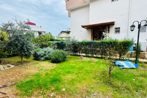 KARİZMA'DAN SİTE İÇERİSİNDE HAVUZLU GENİŞ TERASLI TRİPLEKS VİLLA