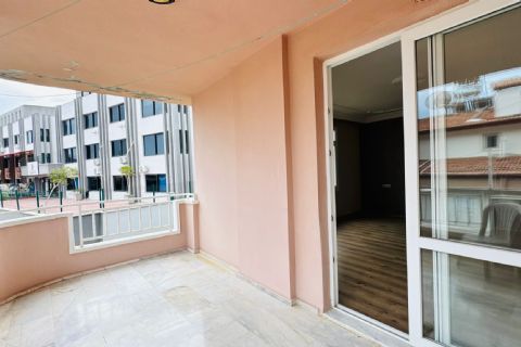 KARİZMA'DAN SİTE İÇERİSİNDE HAVUZLU GENİŞ TERASLI TRİPLEKS VİLLA